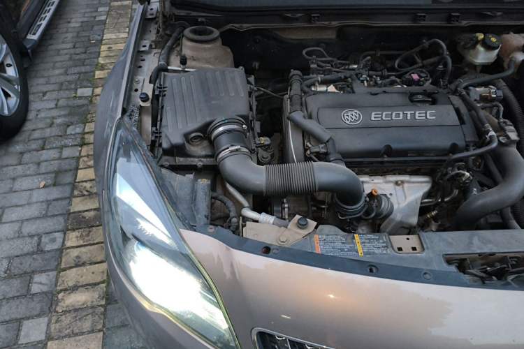 Used Buick Regal 2015 1.6T Leading Technology Model Engine Bay Right