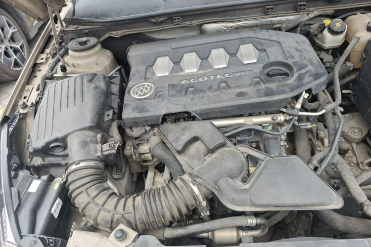 Used Buick Regal 2015 2.0L Elite Fashion Edition Engine Bay Right
