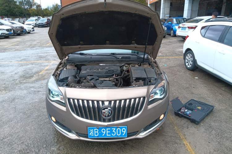 Used Buick Regal 2015 2.0L Leading Fashion Edition Engine Bay