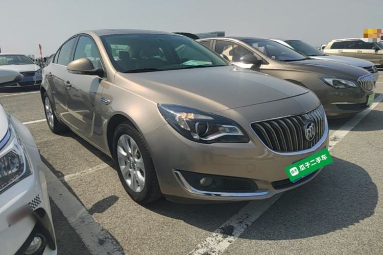 Used Buick Regal 2015 2.0L Leading Fashion Edition Front Right 45 Deg