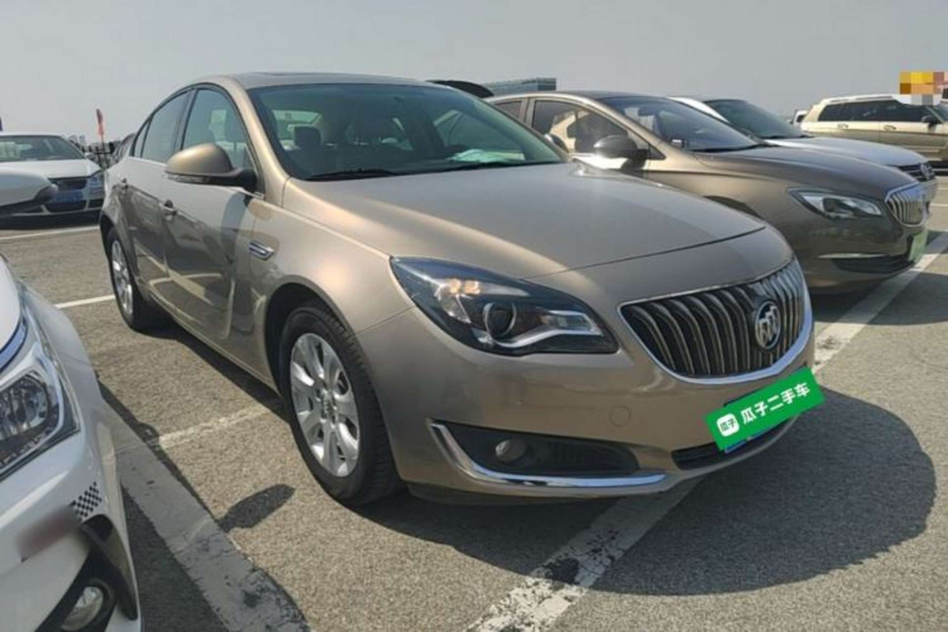 Used Buick Regal 2015 2.0L Leading Fashion Edition Front Right 45 Deg