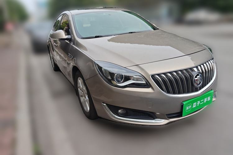 Used Buick Regal 2015 2.0L Leading Fashion Edition Front Right 45 Deg