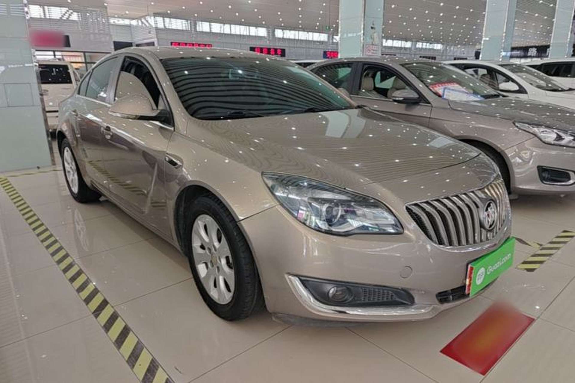 Used Buick Regal 2015 1.6T Leading Technology Model Front Right 45 Deg