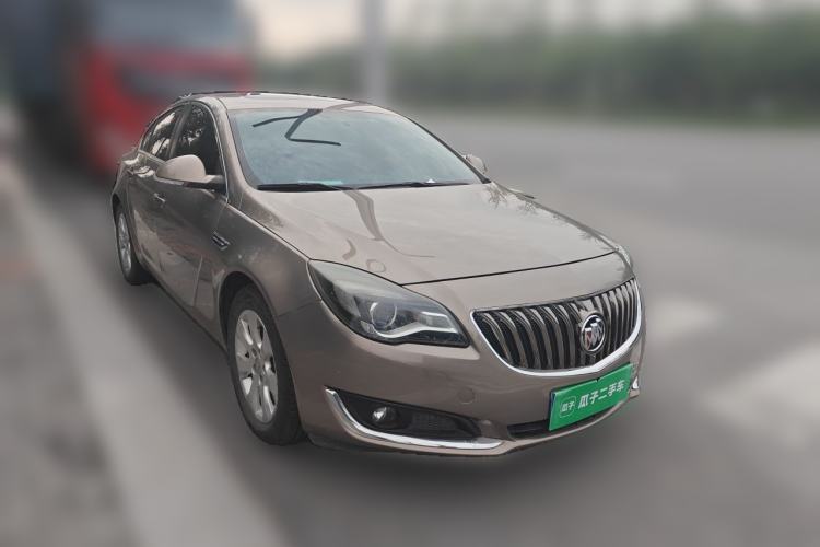 Used Buick Regal 2015 2.0L Leading Fashion Edition Front Right 45 Deg