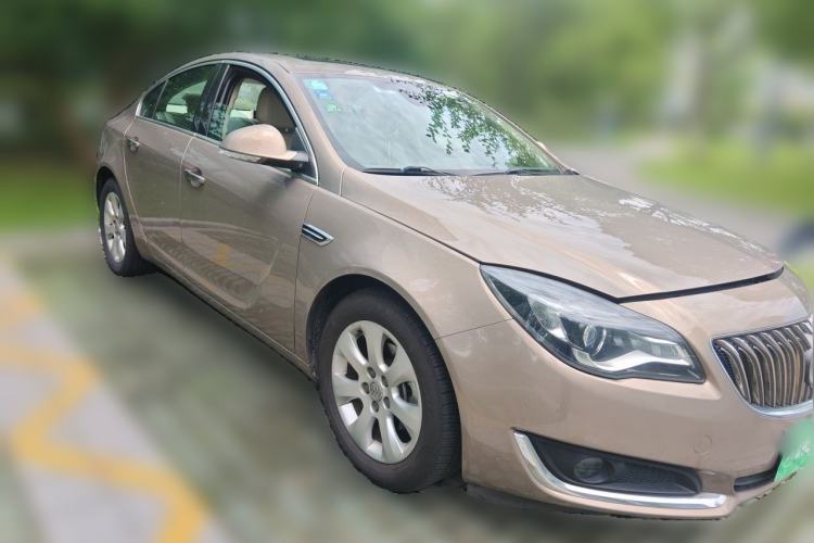 Used Buick Regal 2015 2.0L Elite Fashion Edition Front Right 45 Deg