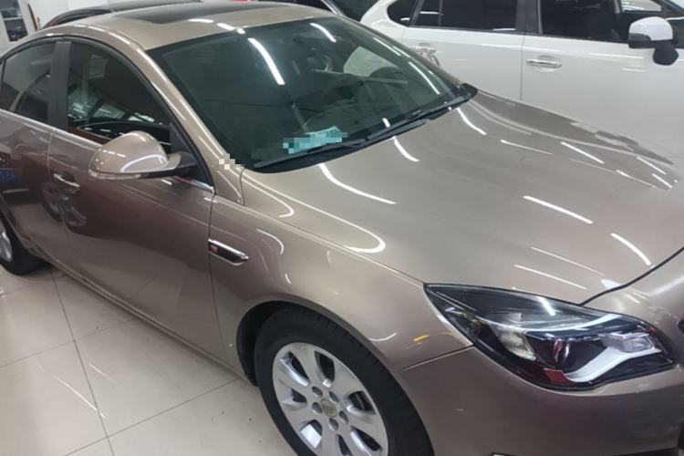 Used Buick Regal 2015 1.6T Leading Technology Model Front Right 45 Deg