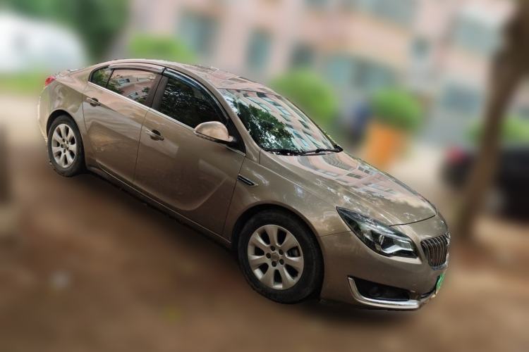 Used Buick Regal 2015 2.0L Leading Fashion Edition Front Right 45 Deg