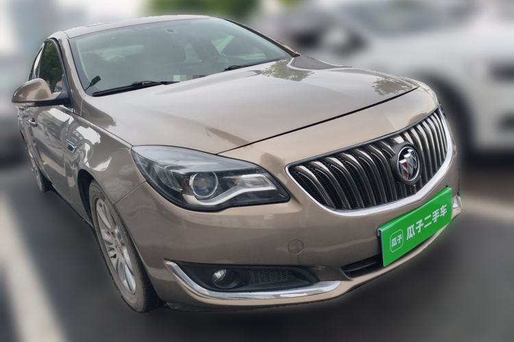 Used Buick Regal 2015 1.6T Leading Technology Model Front Right 45 Deg