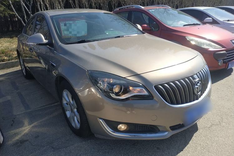 Used Buick Regal 2015 1.6T Fashion Tech Model Front Right 45 Deg
