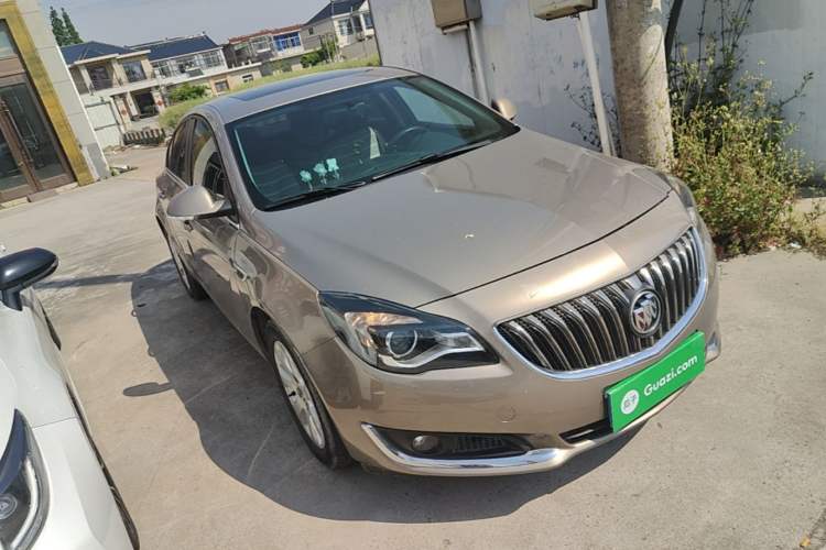 Used Buick Regal 2015 1.6T Leading Technology Model Front Right 45 Deg