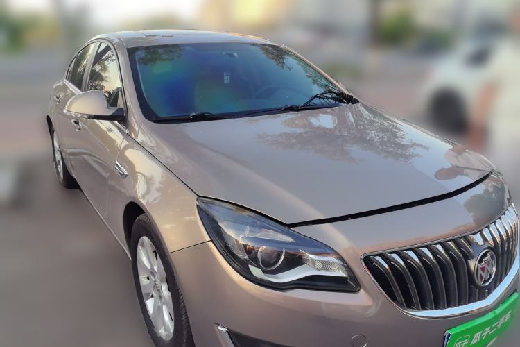 Used Buick Regal 2015 2.0L Leading Fashion Edition Front Right 45 Deg