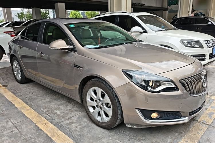 Used Buick Regal 2015 2.0L Leading Fashion Edition Front Right 45 Deg