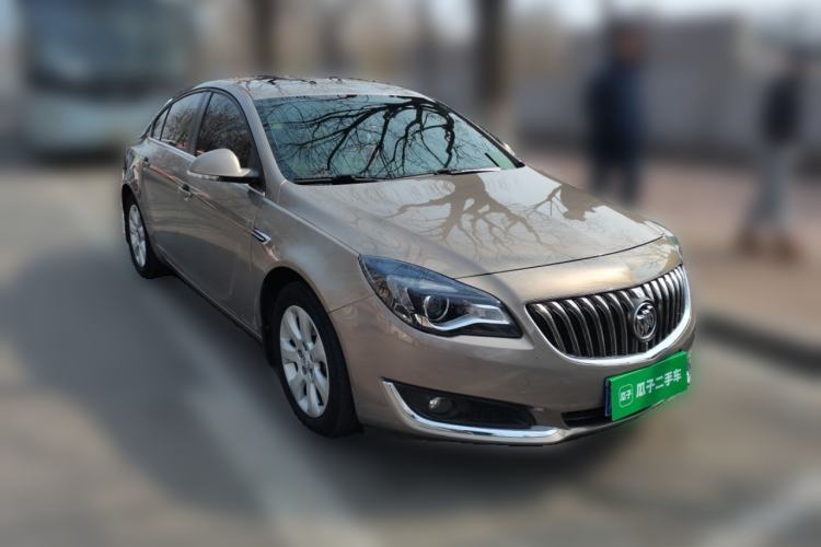 Used Buick Regal 2015 2.0L Leading Fashion Edition Front Right 45 Deg
