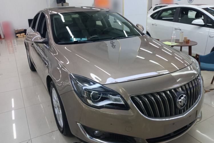 Used Buick Regal 2015 1.6T Leading Technology Model Front Right 45 Deg