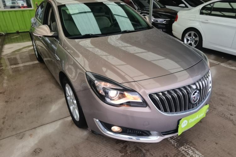 Used Buick Regal 2015 2.0L Leading Fashion Edition Front Right 45 Deg