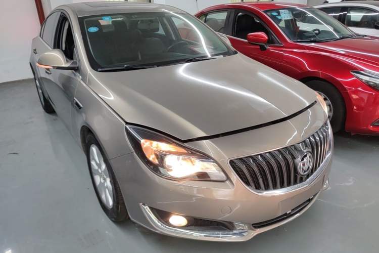 Used Buick Regal 2015 1.6T Leading Technology Model Front Right 45 Deg