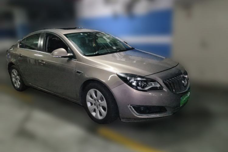 Used Buick Regal 2015 1.6T Fashion Tech Model Front Right 45 Deg
