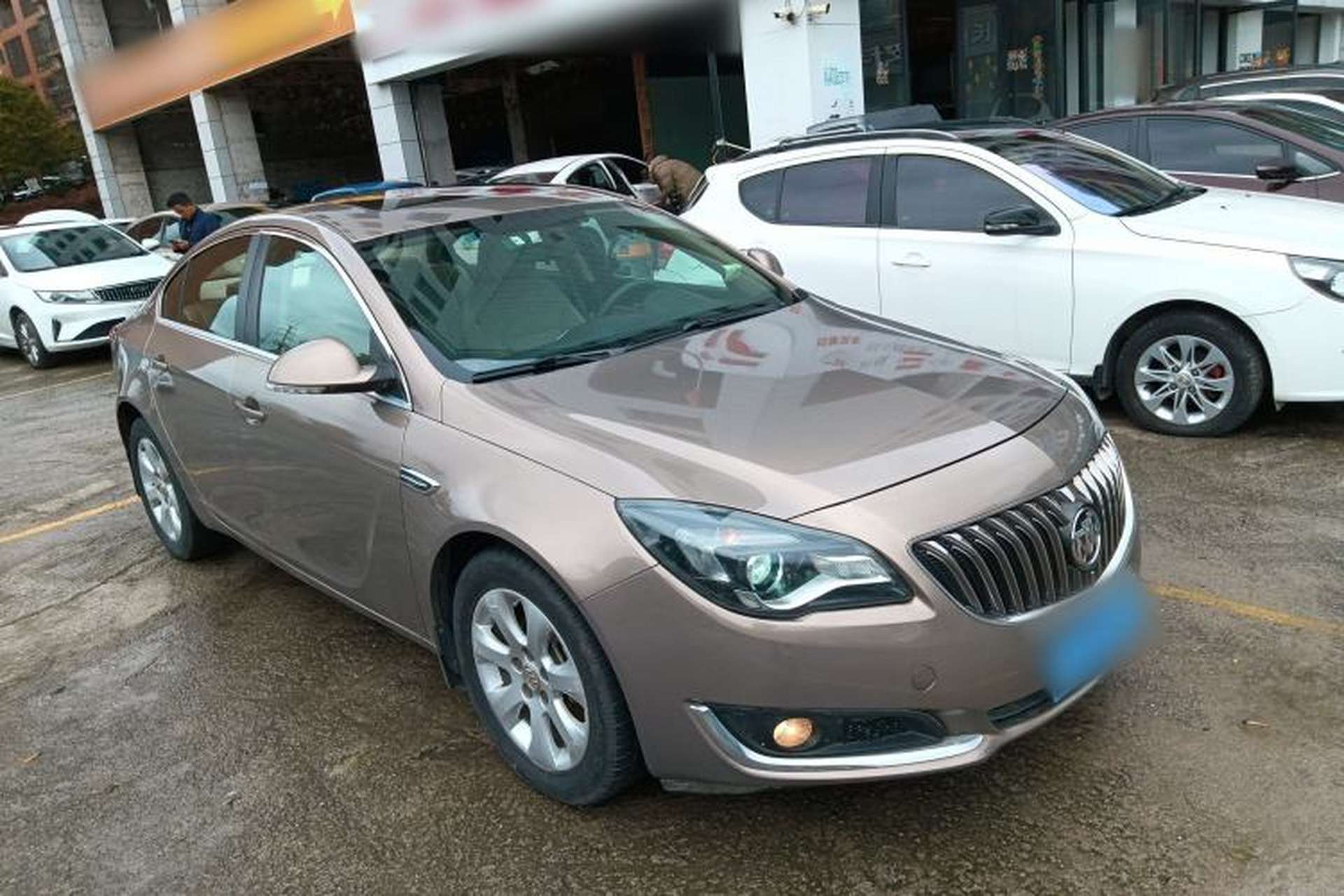 Used Buick Regal 2015 2.0L Leading Fashion Edition Front Right 45 Deg