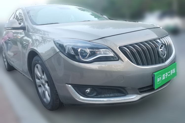 Used Buick Regal 2015 2.0L Elite Fashion Edition Front Right 45 Deg