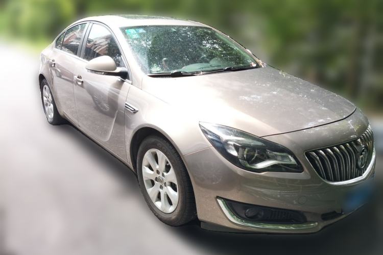 Used Buick Regal 2015 2.0L Leading Fashion Edition Front Right 45 Deg