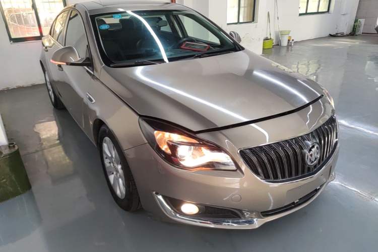 Used Buick Regal 2015 1.6T Leading Technology Model Front Right 45 Deg