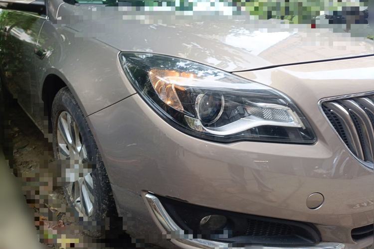 Used Buick Regal 2015 1.6T Leading Technology Model Front Right 45 Deg