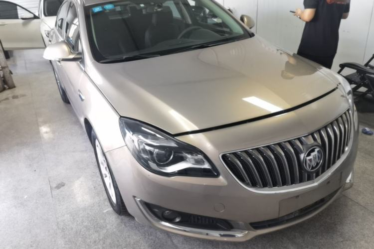 Used Buick Regal 2015 1.6T Leading Technology Model Front Right 45 Deg