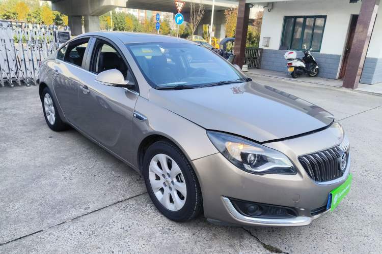 Used Buick Regal 2015 1.6T Leading Technology Model Front Right 45 Deg