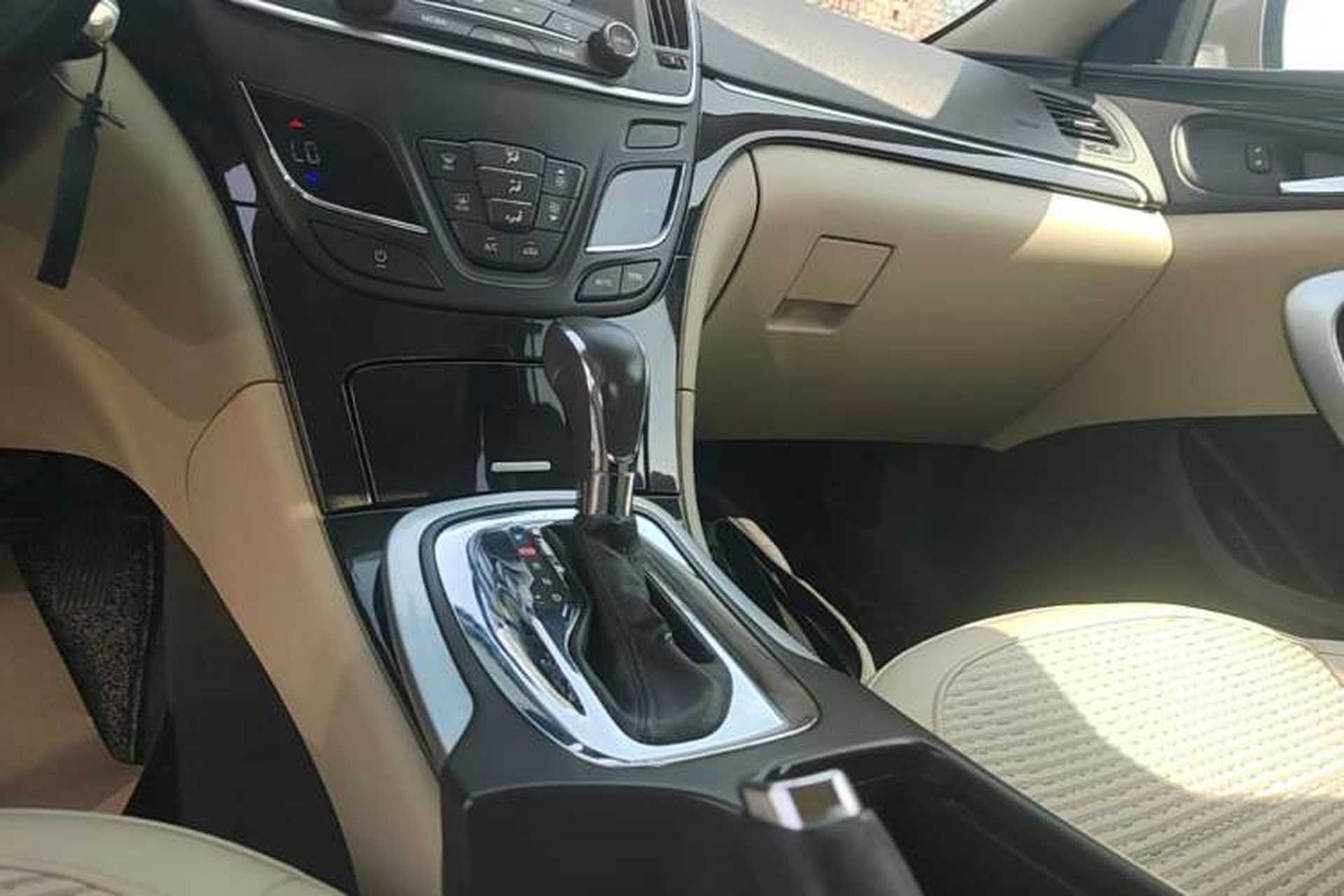 Used Buick Regal 2015 2.0L Leading Fashion Edition Gear Lever