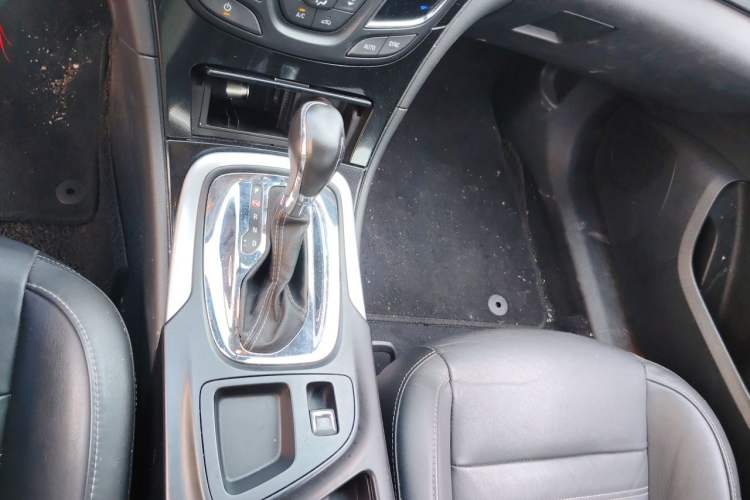 Used Buick Regal 2015 1.6T Elite Tech Model Gear Lever