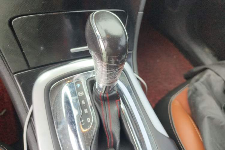 Used Buick Regal 2015 1.6T Elite Tech Model Gear Lever