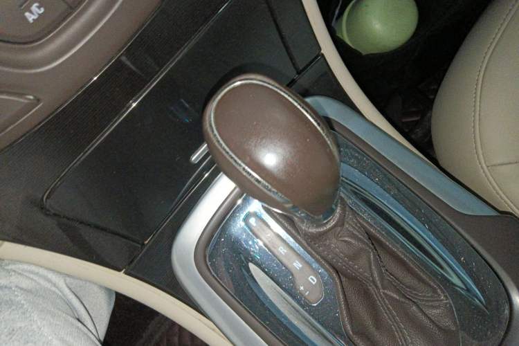 Used Buick Regal 2015 2.0L Elite Fashion Edition Gear Lever