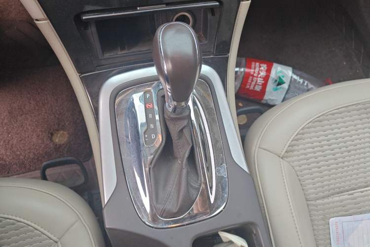 Used Buick Regal 2015 2.0L Leading Fashion Edition Gear Lever