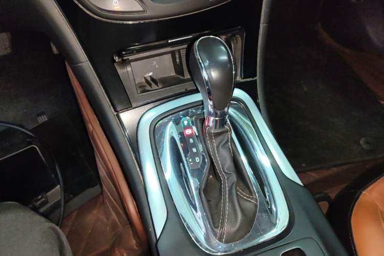 Used Buick Regal 2015 1.6T Elite Tech Model Gear Lever
