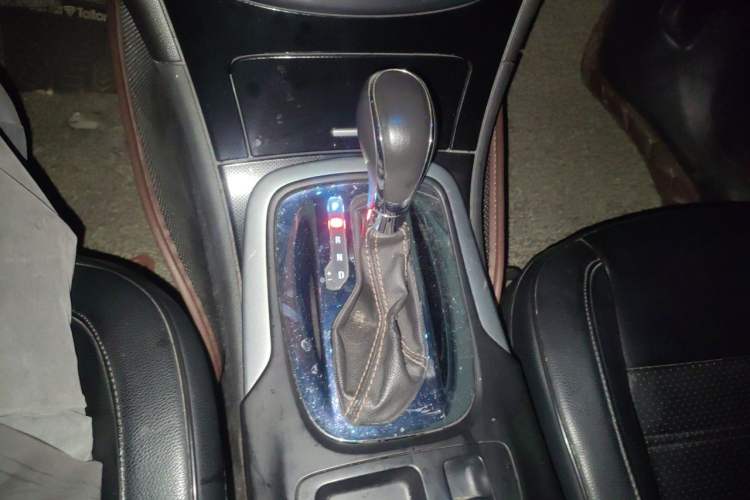Used Buick Regal 2015 1.6T Elite Tech Model Gear Lever