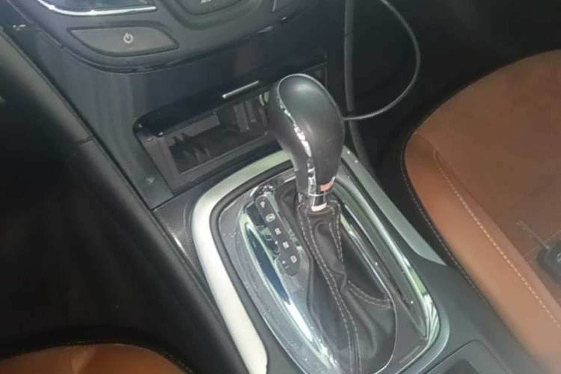 Used Buick Regal 2015 1.6T Elite Tech Model Gear Lever
