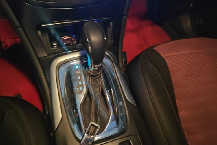 Used Buick Regal 2015 1.6T Elite Tech Model Gear Lever
