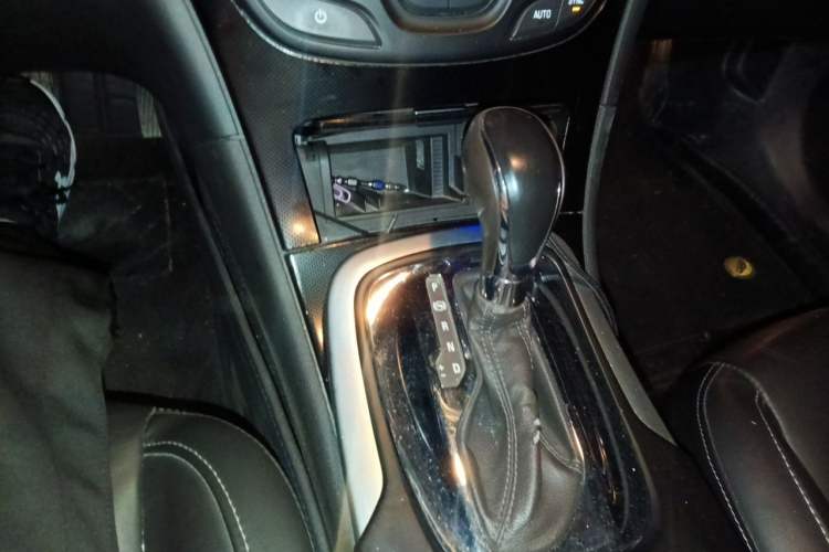 Used Buick Regal 2015 1.6T Elite Tech Model Gear Lever