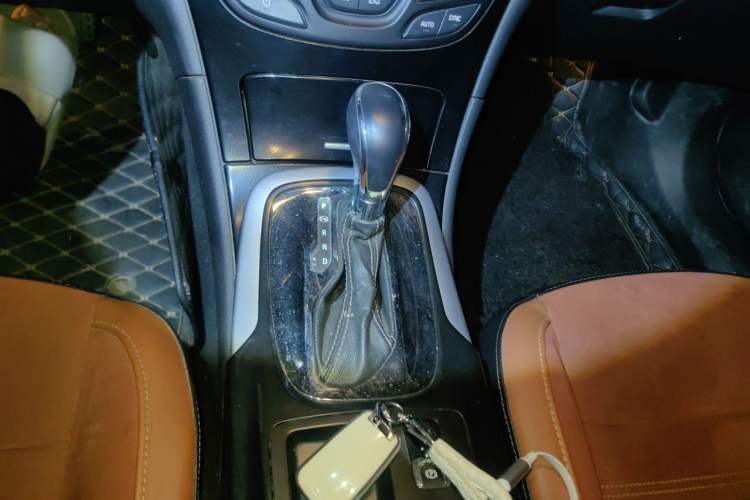 Used Buick Regal 2015 1.6T Elite Tech Model Gear Lever