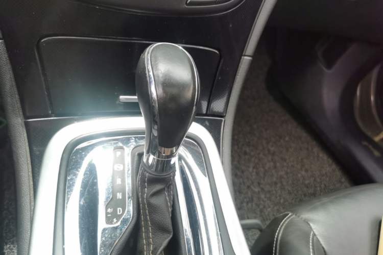 Used Buick Regal 2015 1.6T Elite Tech Model Gear Lever