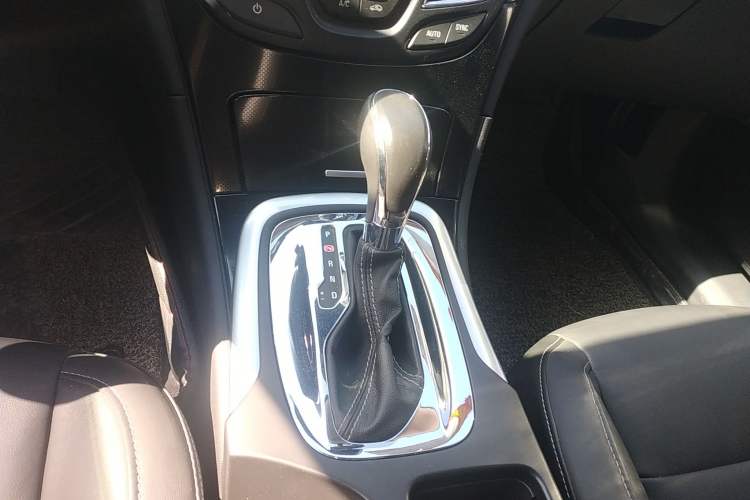 Used Buick Regal 2015 1.6T Fashion Tech Model Gear Lever