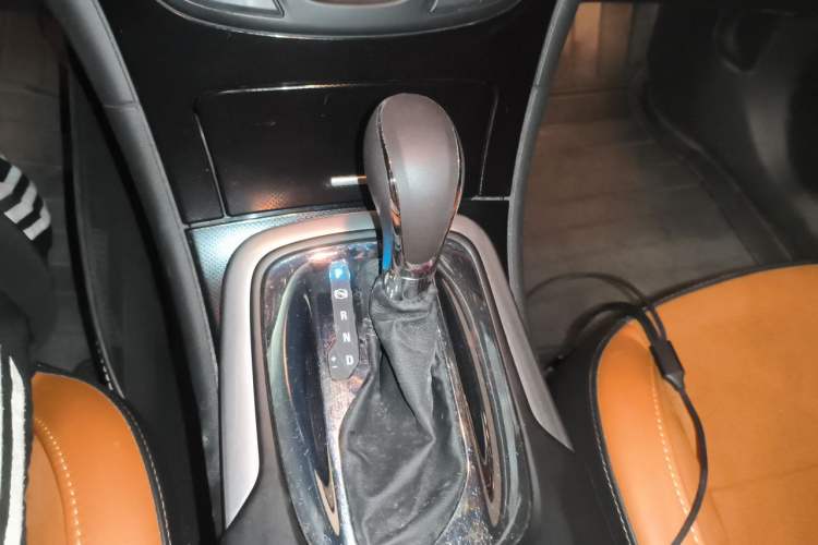 Used Buick Regal 2015 1.6T Elite Tech Model Gear Lever