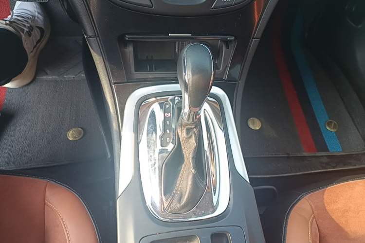 Used Buick Regal 2015 1.6T Elite Tech Model Gear Lever