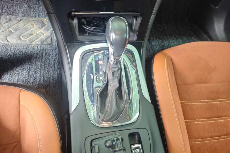Used Buick Regal 2015 1.6T Elite Tech Model Gear Lever