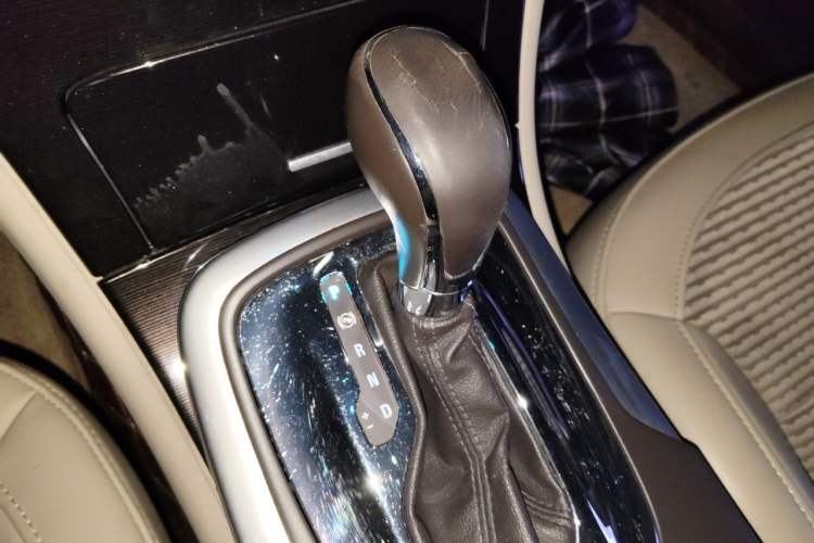 Used Buick Regal 2015 2.0L Leading Fashion Edition Gear Lever