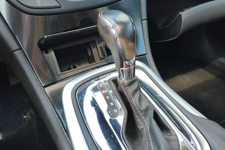 Used Buick Regal 2015 1.6T Elite Tech Model Gear Lever