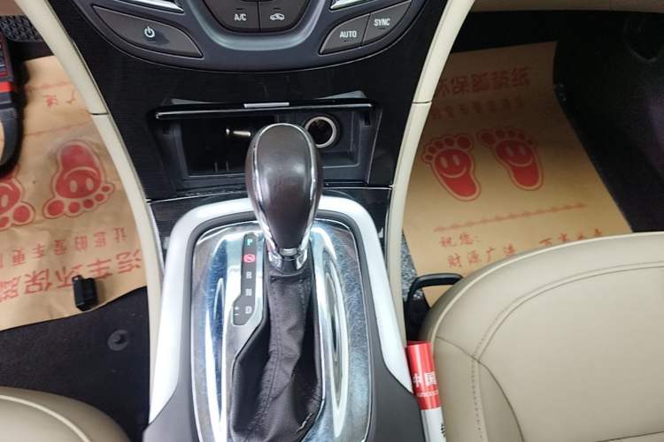 Used Buick Regal 2015 2.0L Elite Fashion Edition Gear Lever