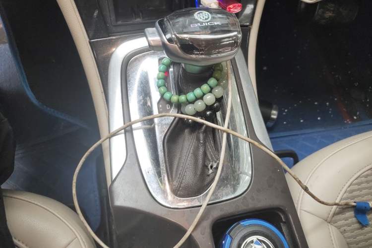 Used Buick Regal 2015 2.0L Leading Fashion Edition Gear Lever