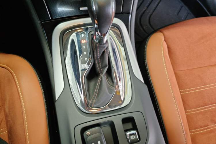 Used Buick Regal 2015 1.6T Elite Tech Model Gear Lever