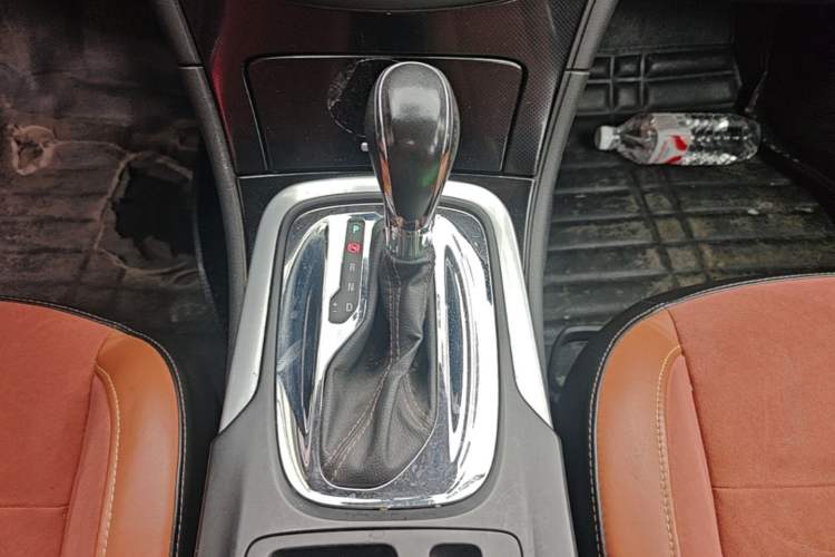 Used Buick Regal 2015 1.6T Elite Tech Model Gear Lever